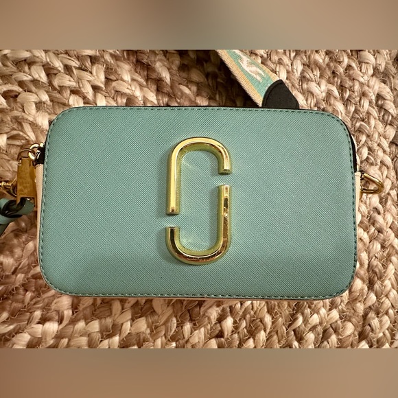 Marc Jacobs cross body - gently used, but basically new looking - Picture 9 of 10